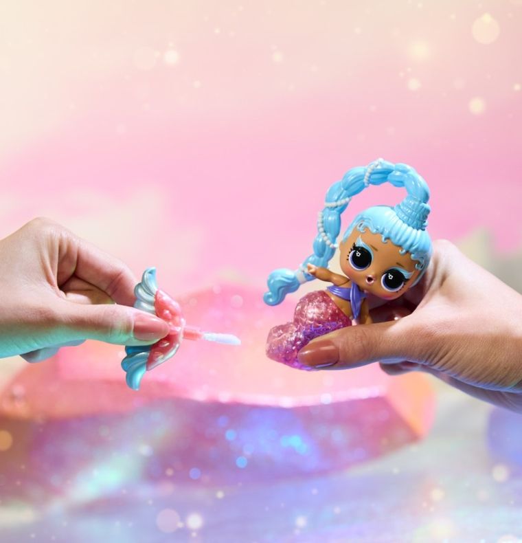 L.O.L. Surprise, Mermaids! Makeover Magic, bila surpriza cu papusa si luciu de buze, 1 buc.