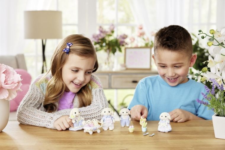Sylvanian Families, Familia de iepurasi, set de figurine, 5735