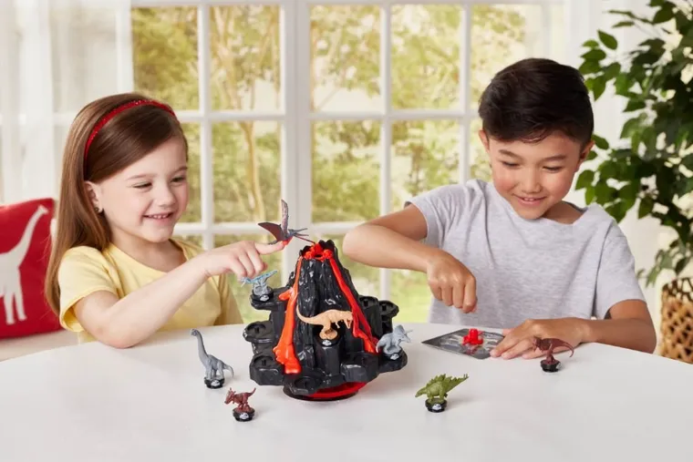 Jurassic World, Shaky Volcano, joc de familie