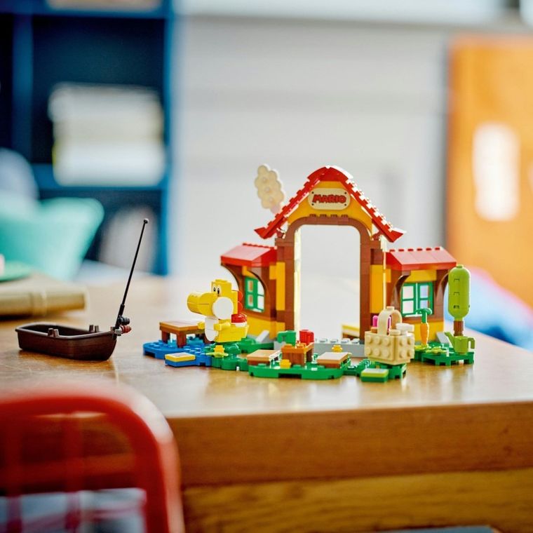 LEGO Super Mario, Set de extindere Picnic la casa lui Mario, 71422