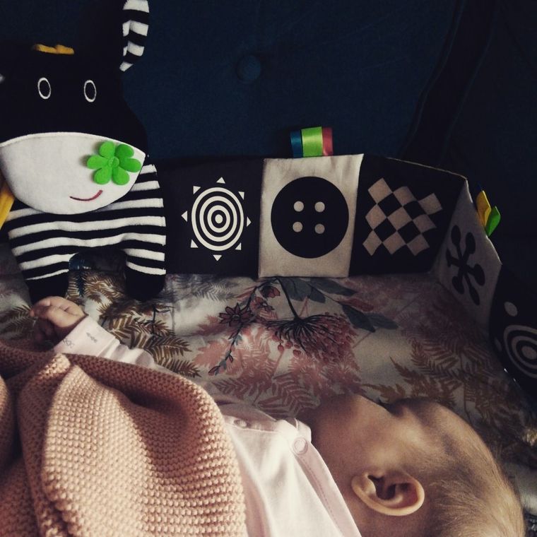 Mom's Care, Vacuta, carte pentru patut, jucarie senzoriala