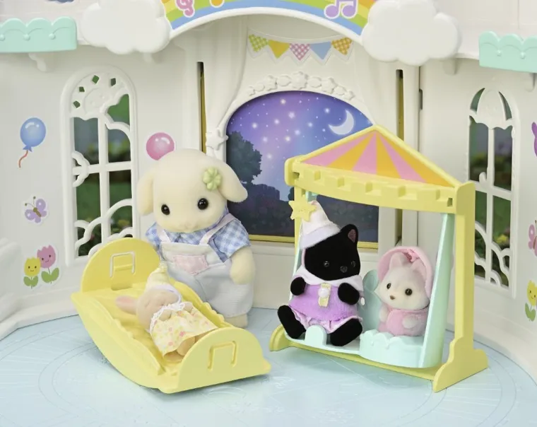 Sylvanian Families, Gradinita colorata, set cu figurine, 5743