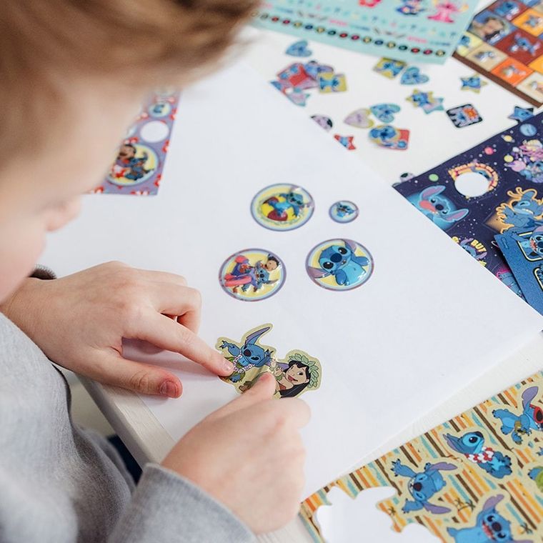 Totum, Lilo si Stitch, set mare de stickere, 300 elemente