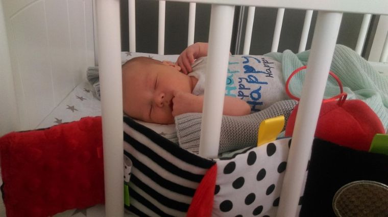 Mom's Care, carticica, jucarie senzoriala contrastanta, rosu