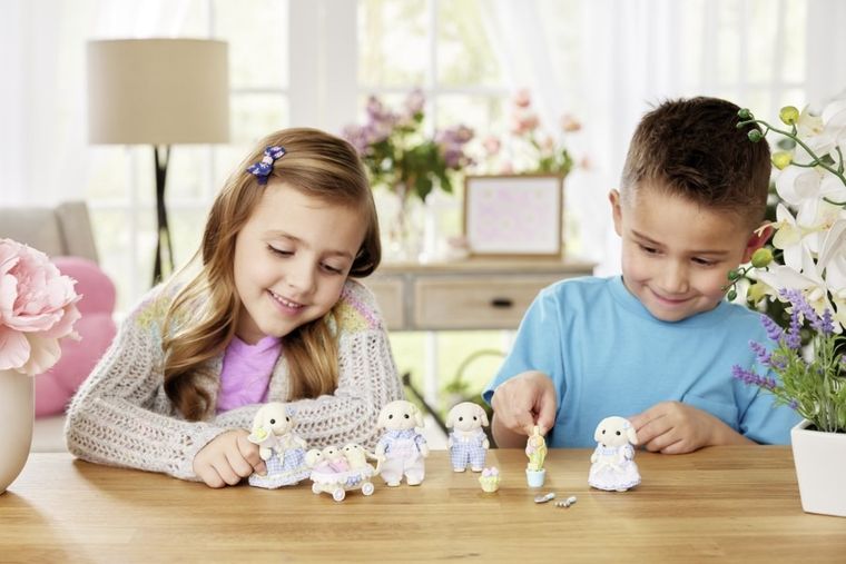 Sylvanian Families, Familia de iepurasi, set de figurine, 5735