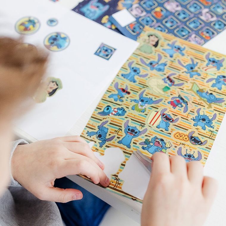 Totum, Lilo si Stitch, set mare de stickere, 300 elemente