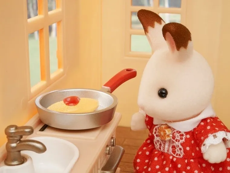 Sylvanian Families, Casa rustica primitoare, set de inceput cu figurina, 5242/5303