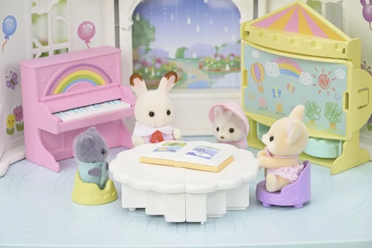 Sylvanian Families, Gradinita colorata, set cu figurine, 5743