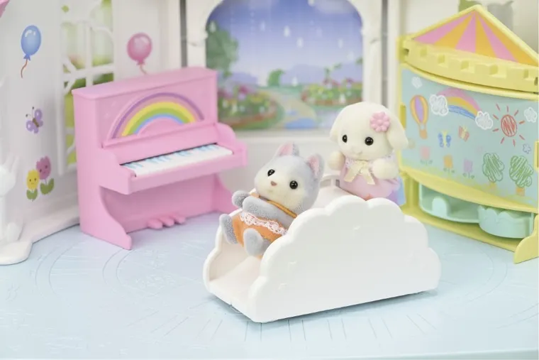 Sylvanian Families, Gradinita colorata, set cu figurine, 5743
