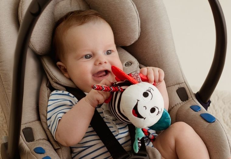 Balibazoo, Albinuta Majka, jucarie cu agatatoare contrastanta