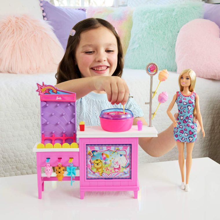 Barbie, Beach Detectives, Treats and Games Booth, set cu papusa si accesorii