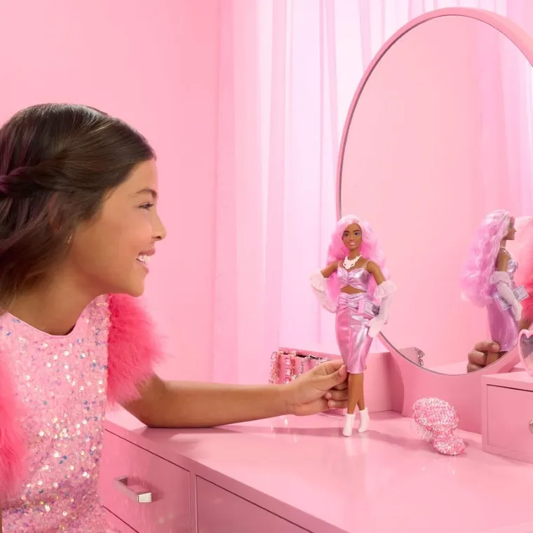 Barbie, Deluxe Style, rochie metalica, papusa