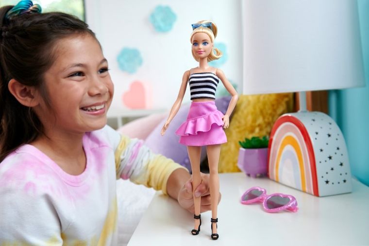 Barbie, Fashionistas, papusa, top negru-alb