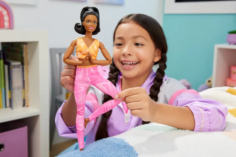 Barbie, Made to Move, papusa bruneta