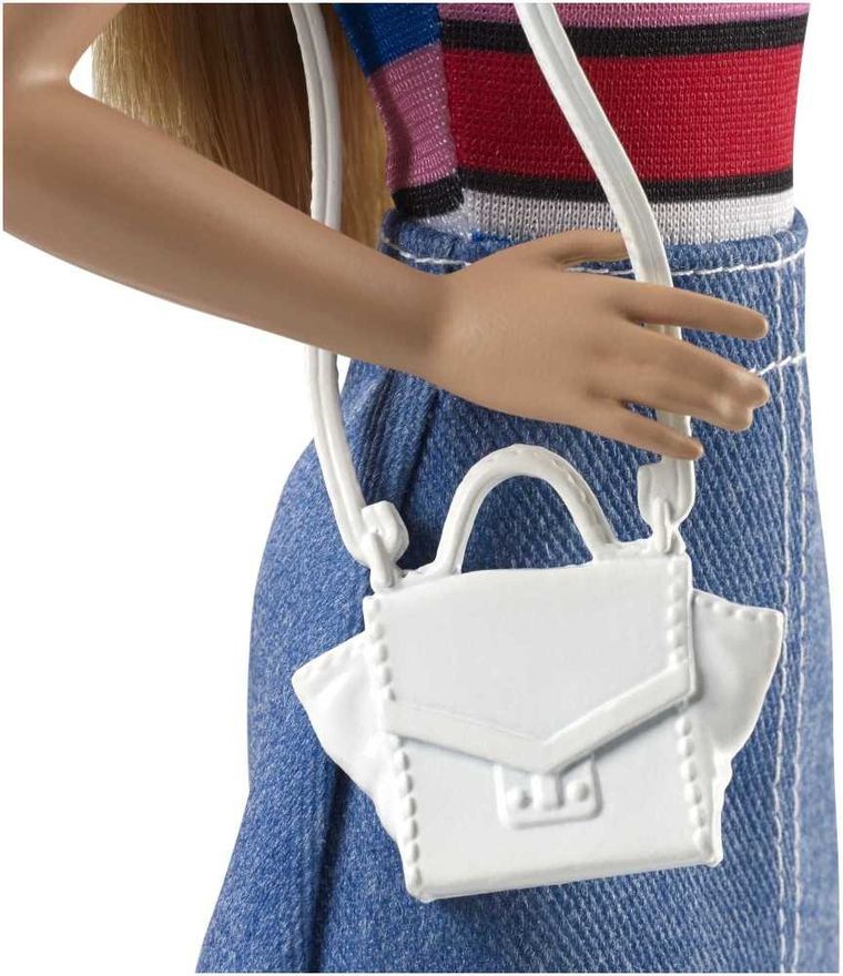 Barbie, papusa cu pantofi si accesorii