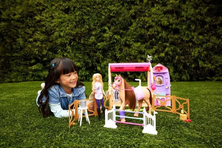 Barbie, Ultimate Stable, set de figurina si accesorii