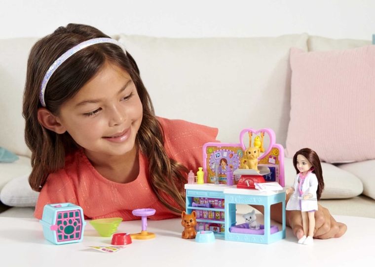 Barbie, Veterinar Chelsea, papusa cu accesorii