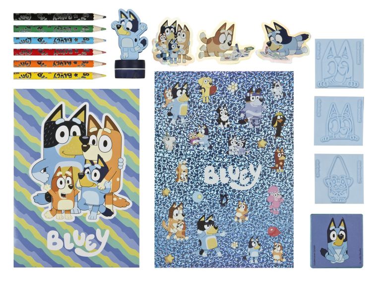 Bluey, mega set creativ, caiet, creioane colorate, autocolante si stampile