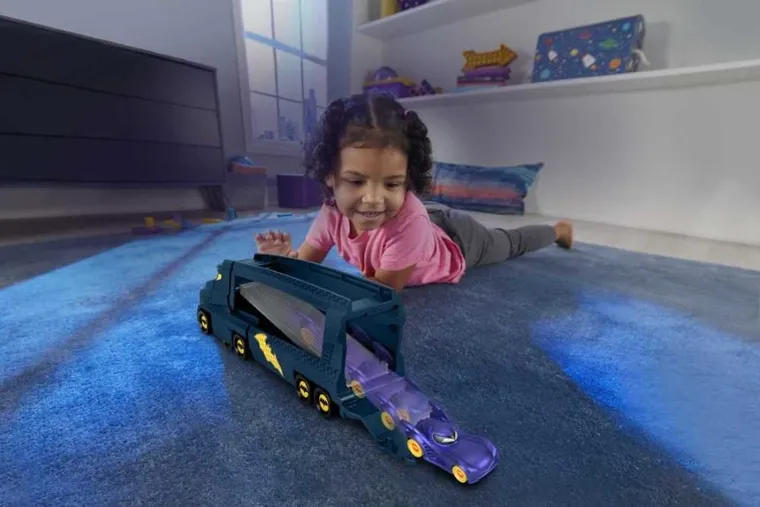 Fisher-Price, Batwheels, Bat-Transporter pentru 7 masini in scara 1:55