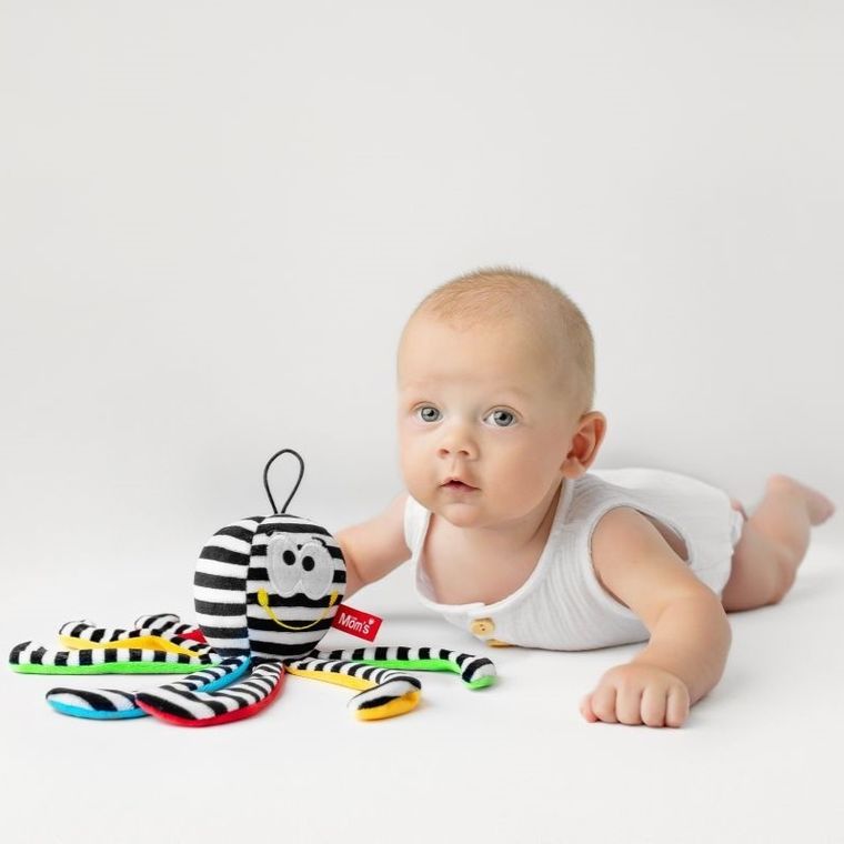 Mom's Care, caracatita, prima jucarie de plus cu agatatoare, jucarie senzoriala contrastanta, alb-negru