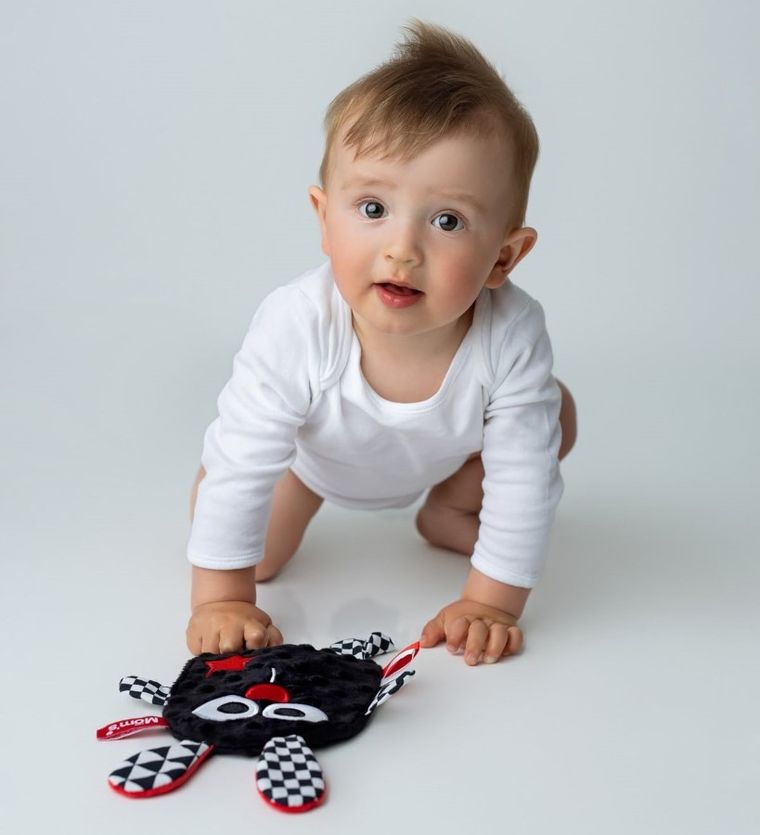 Mom's Care, jucarie fosnitoare cu steluta, jucarie senzoriala contrastanta