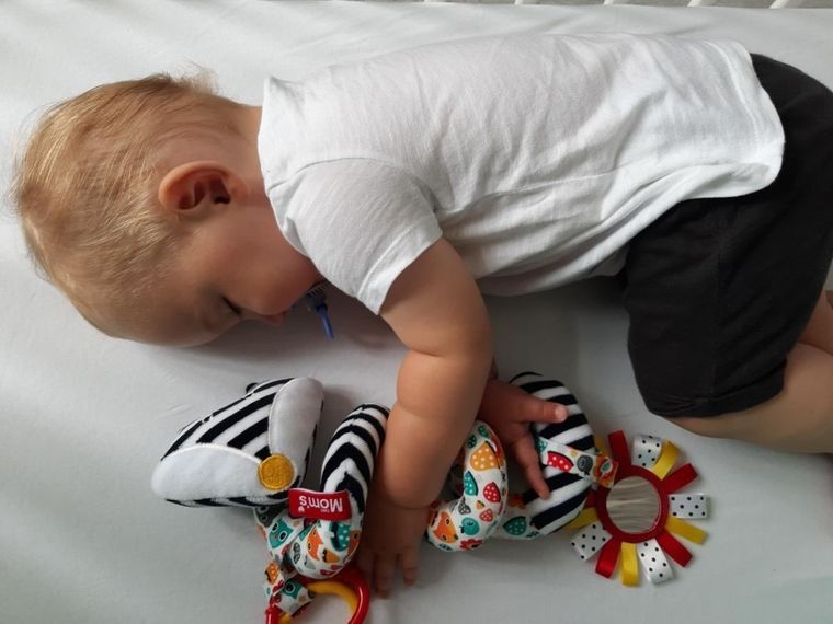 Mom's Care, spirala educativa, zornaitoare, jucarie senzoriala cu agatatoare