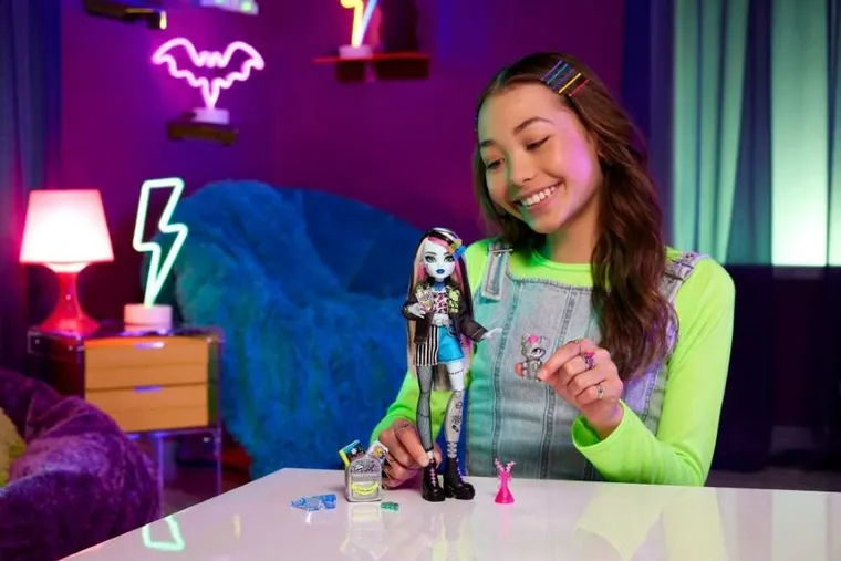 Monster High, Frankie Stein, papusa cu accesorii