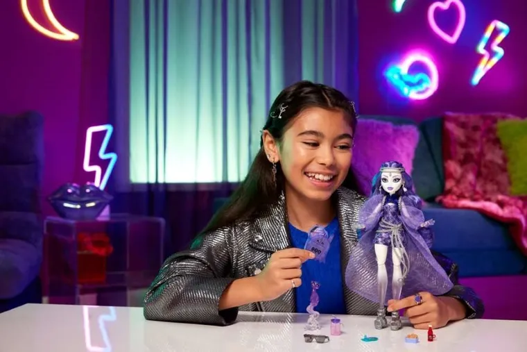 Monster High, Spectra Vondergeist, papusa cu accesorii