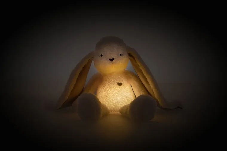 MyHummy (Szumisie), Iepuras, mascota bazaitoare cu mecanism 5in1: zgomot, senzor de somn, melodii, batai de inima, lampa, ecru