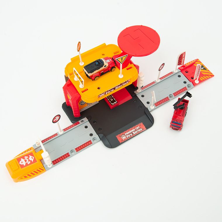 Smiki, Pompieri, parcare cu 2 vehicule, set