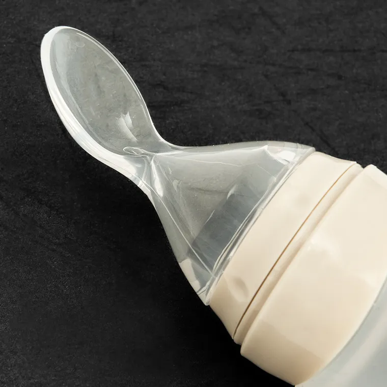 Smiki, Very Bunny, lingurita din silicon cu recipient, bej