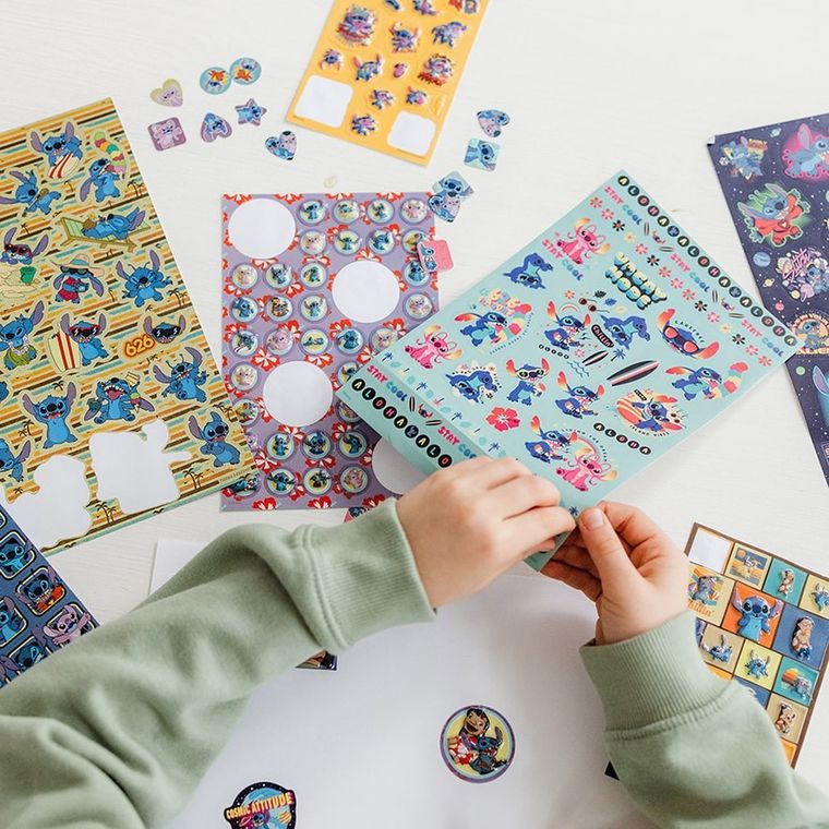 Totum, Lilo si Stitch, set mare de stickere, 300 elemente