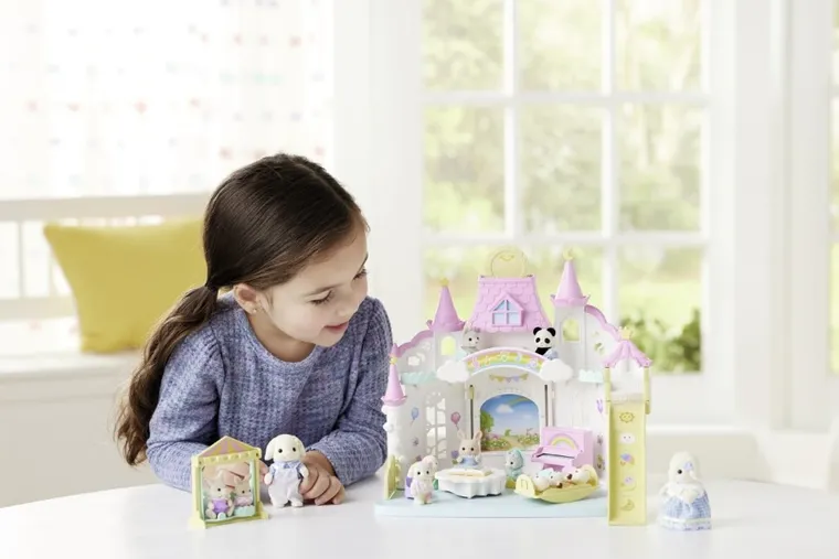 Sylvanian Families, Gradinita colorata, set cu figurine, 5743