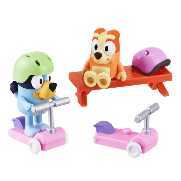 Bluey, Mersul pe trotineta, set cu figurine si accesorii