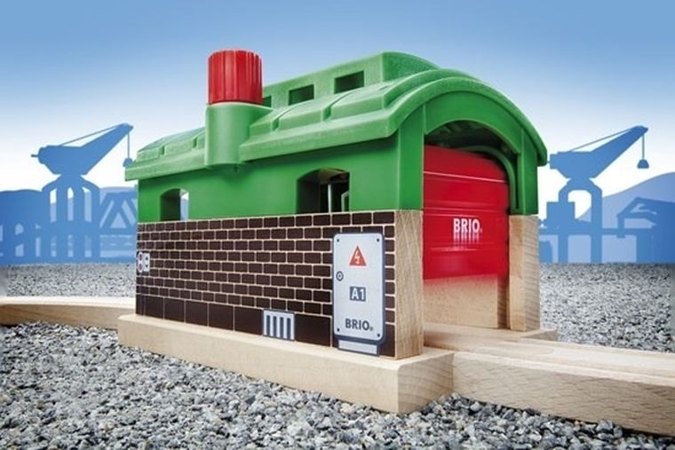 Brio World, Locomotiva garaj, jucarie din lemn