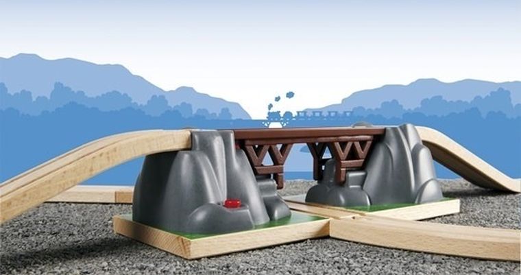 Brio World, Viaduct feroviar cu trapa, jucarie din lemn