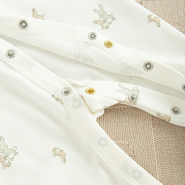 Cool Club, Set pentru bebelusi, Body cu maneca lunga, Pijama tip salopeta, Pantaloni cu botosei, Caciula, alb