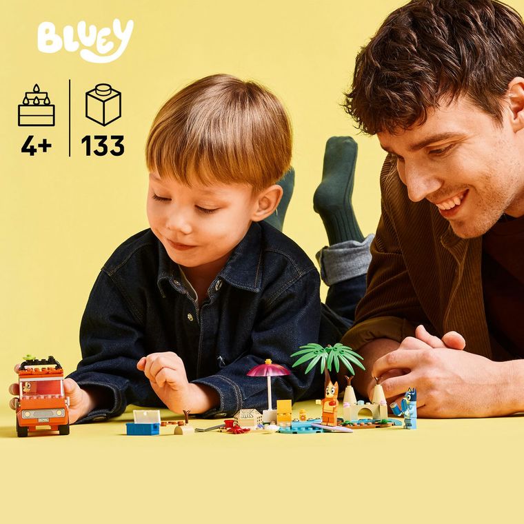 LEGO Bluey, Calatoria familiei lui Blue cu masina la plaja, 11202
