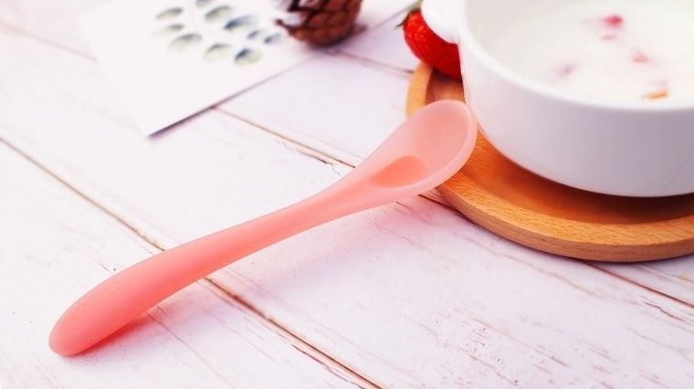 Mombella, lingurita din silicon, moale, 2 buc., roz