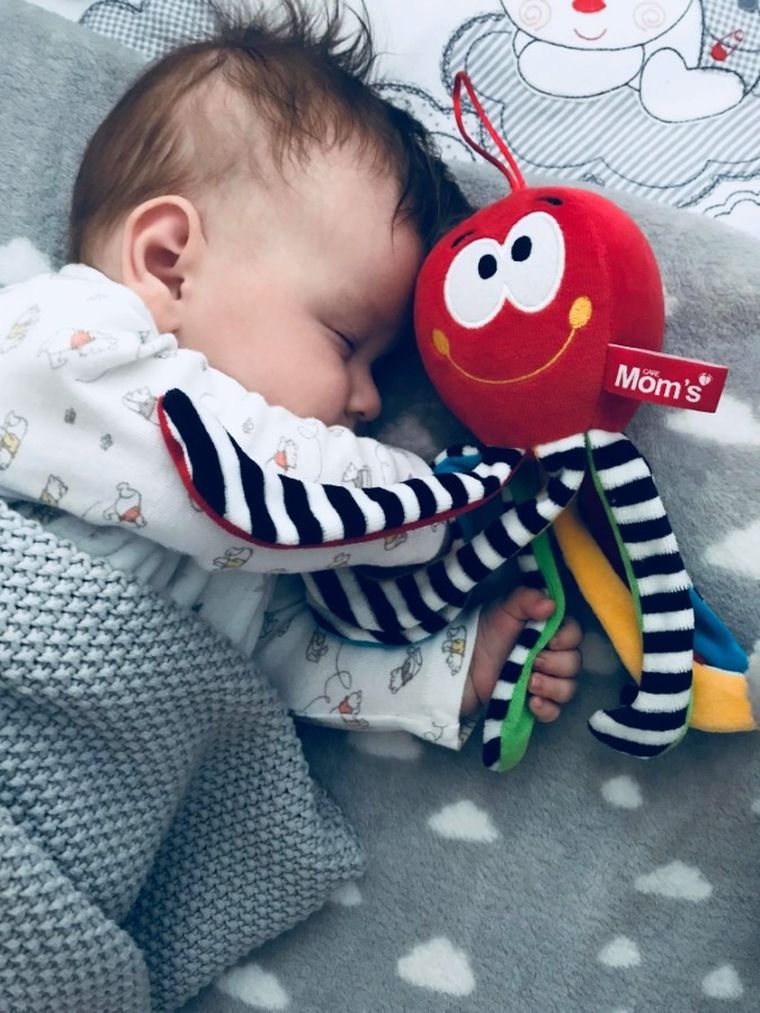 Mom's Care, caracatita, prima jucarie de plus cu agatatoare, jucarie senzoriala contrastanta, rosu