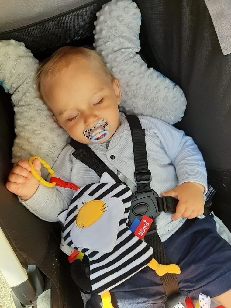 Mom's Care, pisica in dungi, jucarie senzoriala contrastanta cu agatatoare