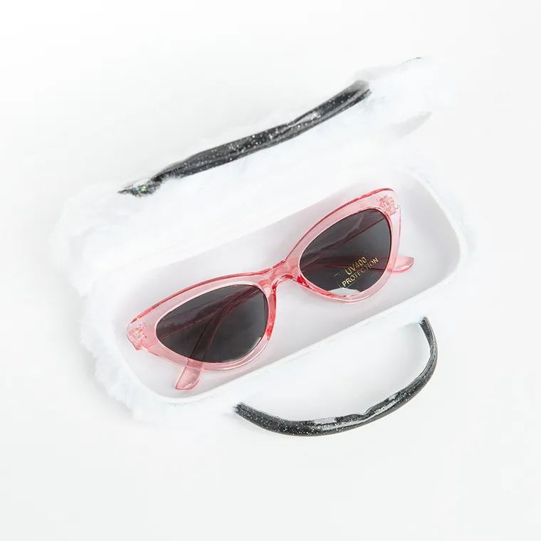 Smiki, ochelari de soare, pisicuta