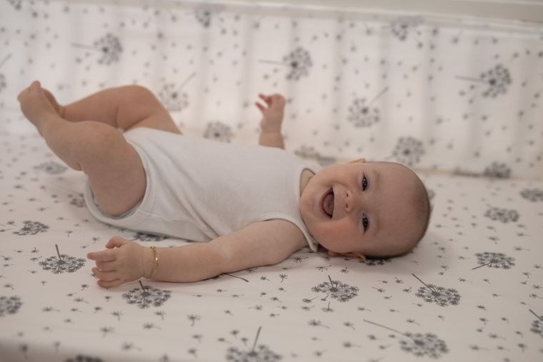 BabyMatex, cearceaf cu elastic imprimata din bumbac, 70-140 cm, gri