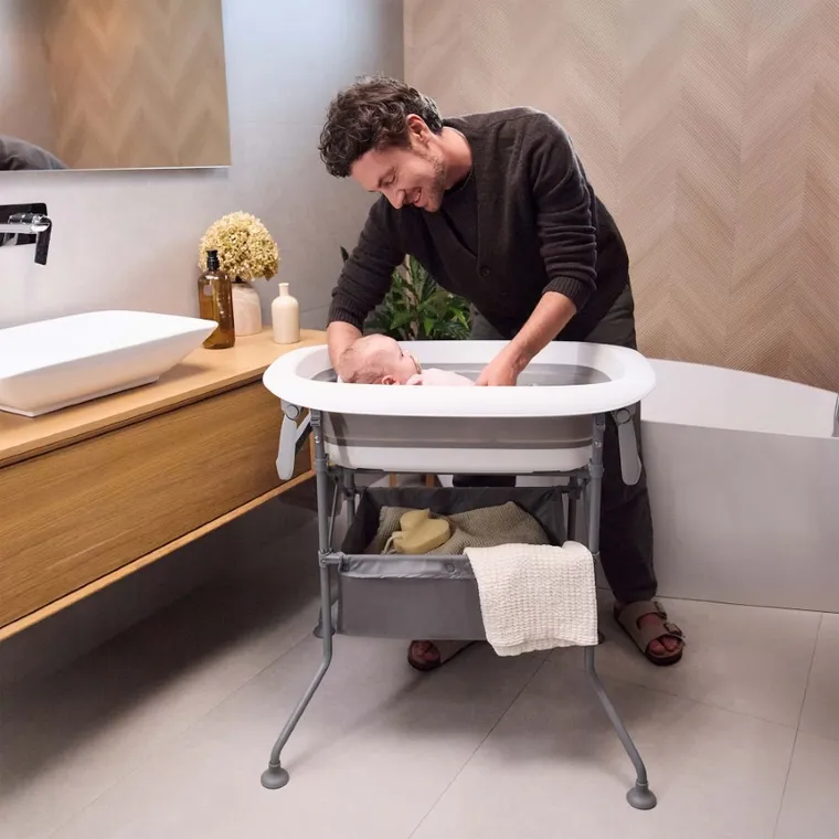 Kinderkraft, Bubbly, cada cu masa de infasat pe cadru, gri