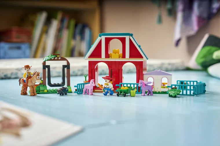 LEGO Disney Pixar, Ferma de cai a lui Blaze, 43304