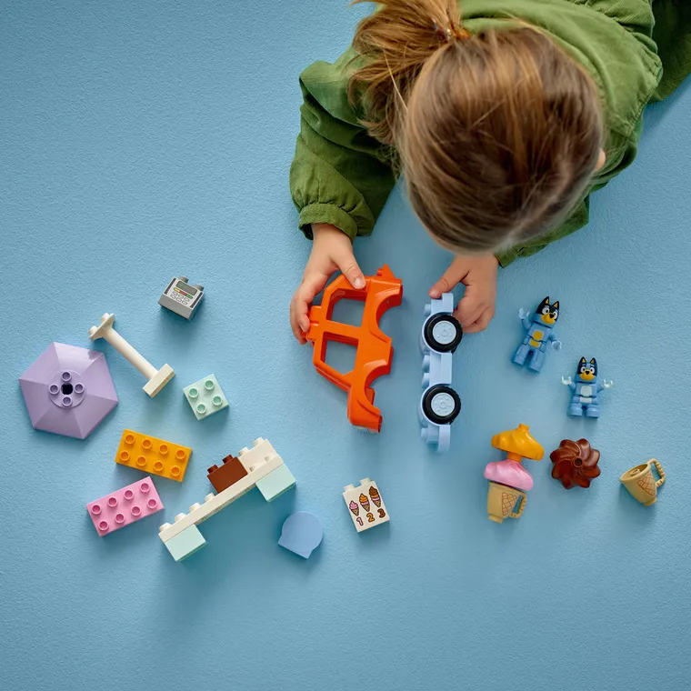 LEGO DUPLO Bluey, Vizita cu Blue la furgoneta de inghetata, 10458