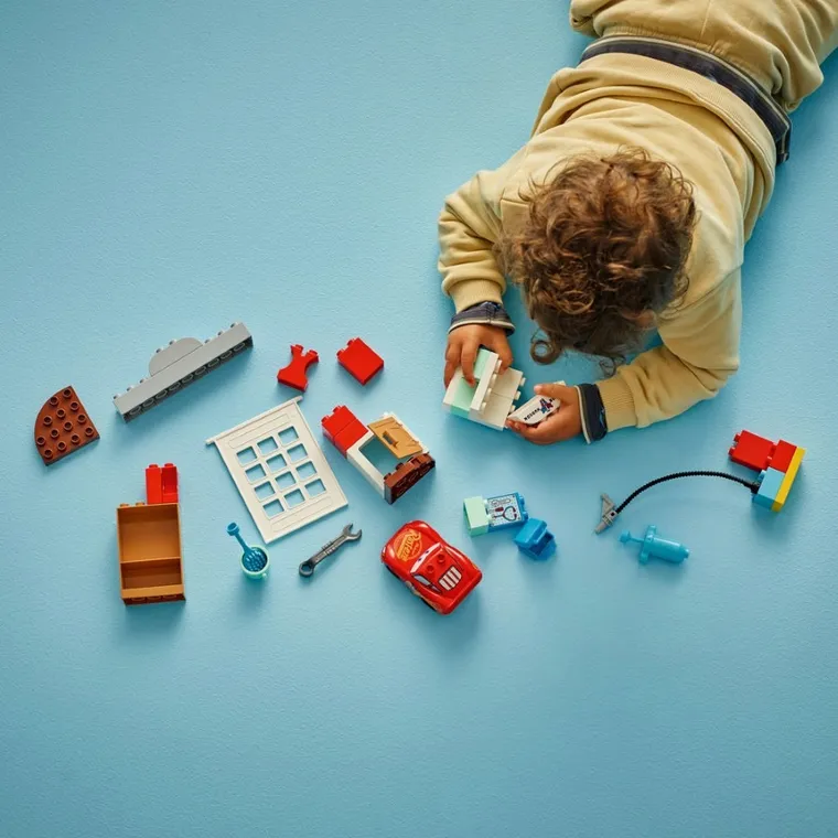 LEGO DUPLO Disney, Vizita lui McQueen la garajul lui Doc, 10456