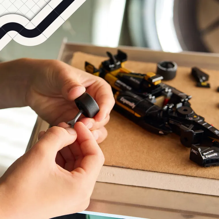 LEGO Speed Champions, Masina de curse a echipei APXGP din F1: The Movie, 77252