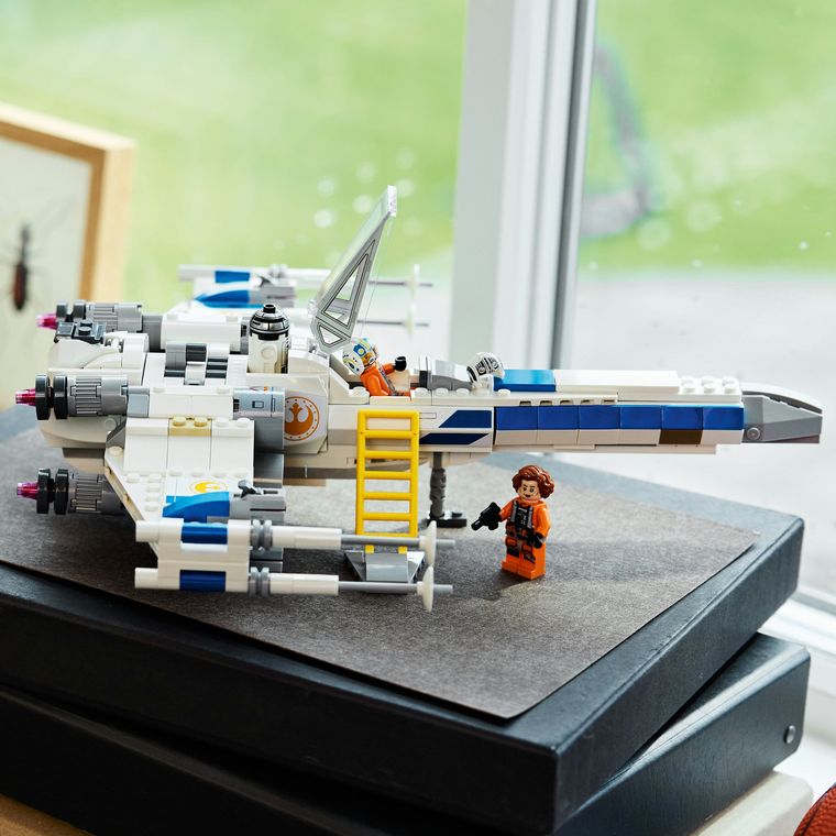 LEGO Star Wars, X-Wing Starfighter al Noii Republici, 75460