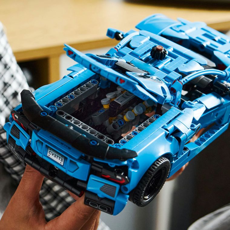 LEGO Technic, Chevrolet Corvette Stingray albastru, 42217